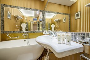 IMPERIAL Hotel & Restaurant