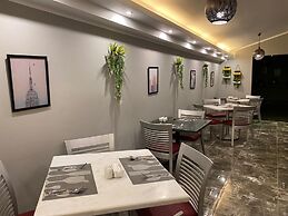 Golden Carven Hotel