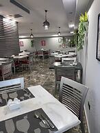 Golden Carven Hotel