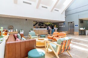 Lagoon Beach Hotel & Spa