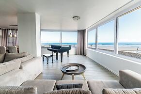 Lagoon Beach Hotel & Spa