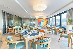 Lagoon Beach Hotel & Spa