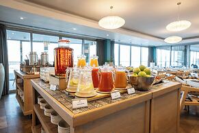 Lagoon Beach Hotel & Spa