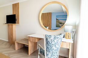 Lagoon Beach Hotel & Spa