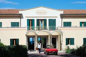 Tombolo Talasso & Beach Resort