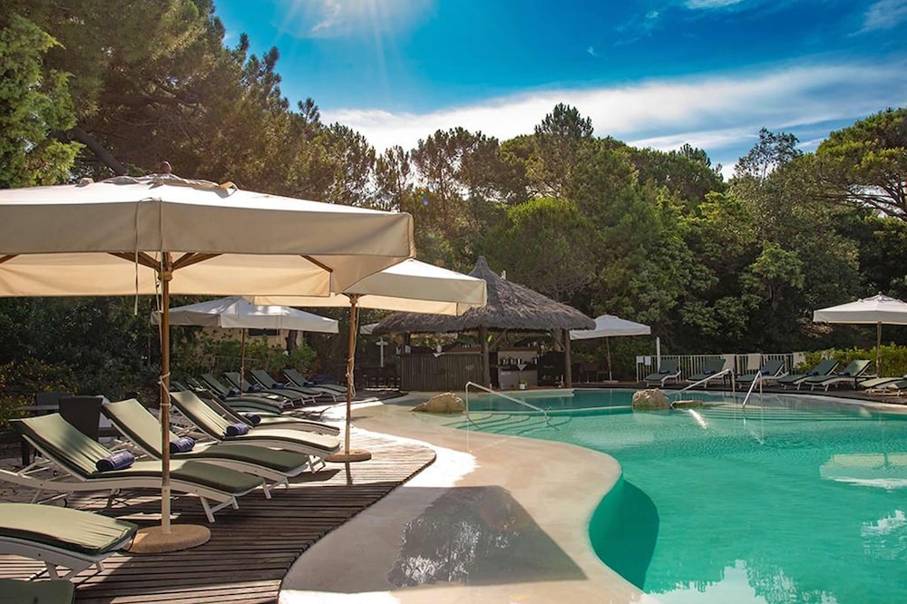 Tombolo Talasso & Beach Resort