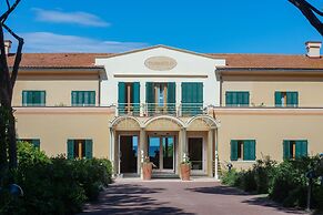 Tombolo Talasso & Beach Resort