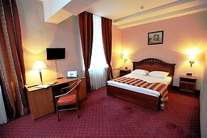 Oksana Hotel