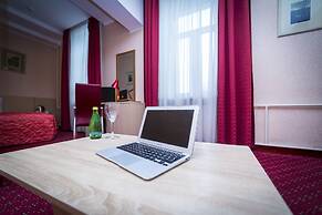 Oksana Hotel