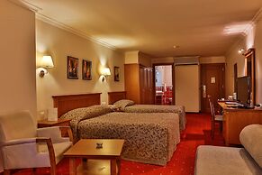 Central Hotel