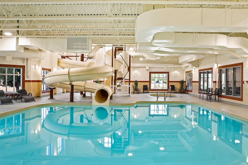 Ramada by Wyndham Drumheller Hotel & Suites