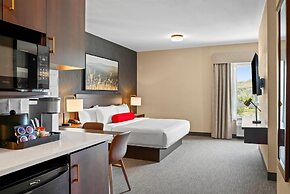 Ramada by Wyndham Drumheller Hotel & Suites