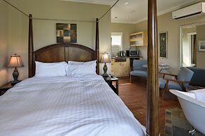Above The Beach Guest Suites