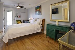 Above The Beach Guest Suites