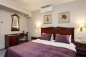 Medea Hotel