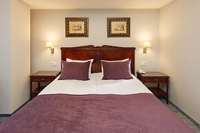 Medea Hotel