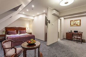 Medea Hotel