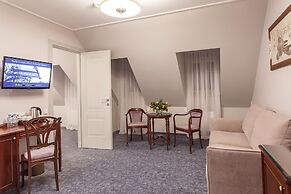 Medea Hotel