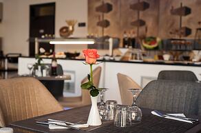 Ionis Art Hotel