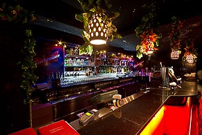Avenue Hotel