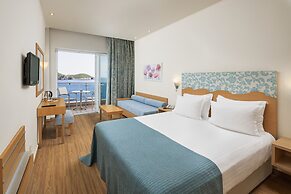 Akrotiri Beach Resort & Spa - Adult Friendly