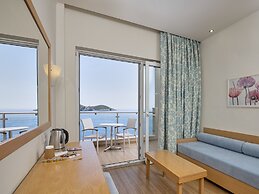 Akrotiri Beach Resort & Spa - Adult Friendly