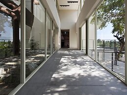 Gloria Manor