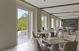 Gloria Manor