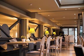 Golden Star City Resort