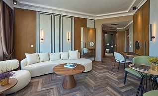 Royal Hotel