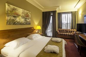 Royal Hotel