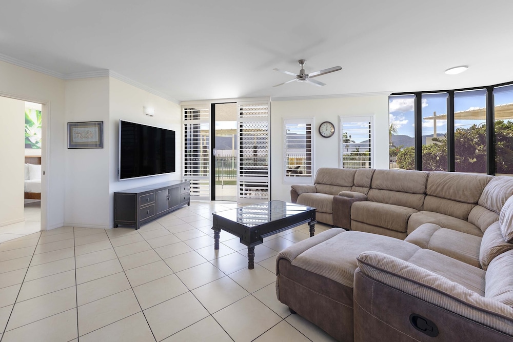 Piermonde Apartments - Cairns