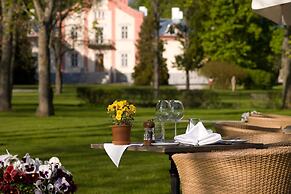 Padaste Manor