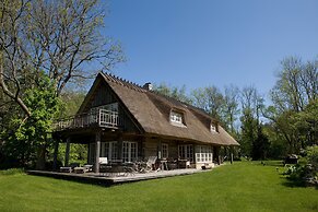 Padaste Manor