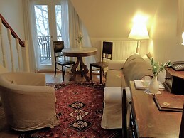 Padaste Manor