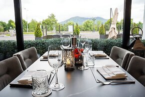 Killarney Oaks Hotel