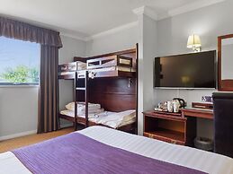 The Oaks Hotel