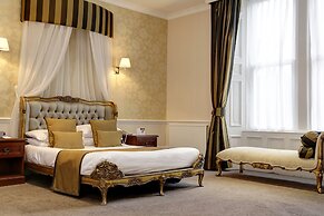 The Oaks Hotel
