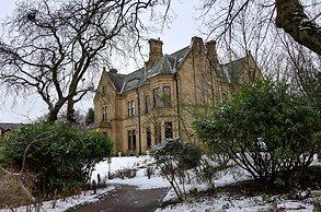 The Oaks Hotel