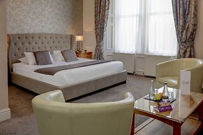 The Oaks Hotel
