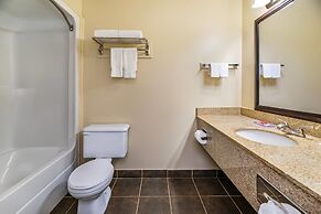 Econo Lodge Inn & Suites