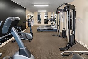Econo Lodge Inn & Suites