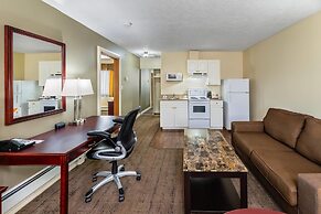 Econo Lodge Inn & Suites