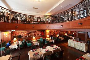 Grand Boss Hotel