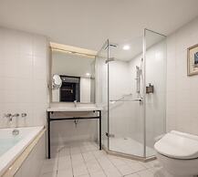 Lakeshore Hotel Metropolis