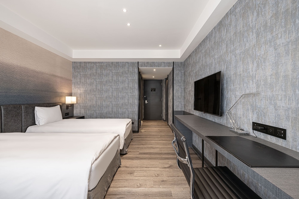 Lakeshore Hotel Metropolis