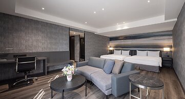 Lakeshore Hotel Metropolis