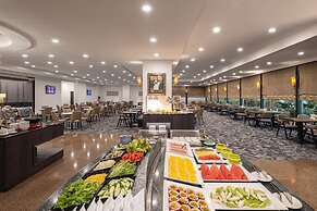 Lakeshore Hotel Metropolis