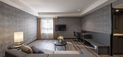 Lakeshore Hotel Metropolis