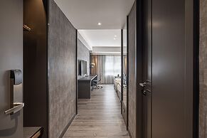 Lakeshore Hotel Metropolis